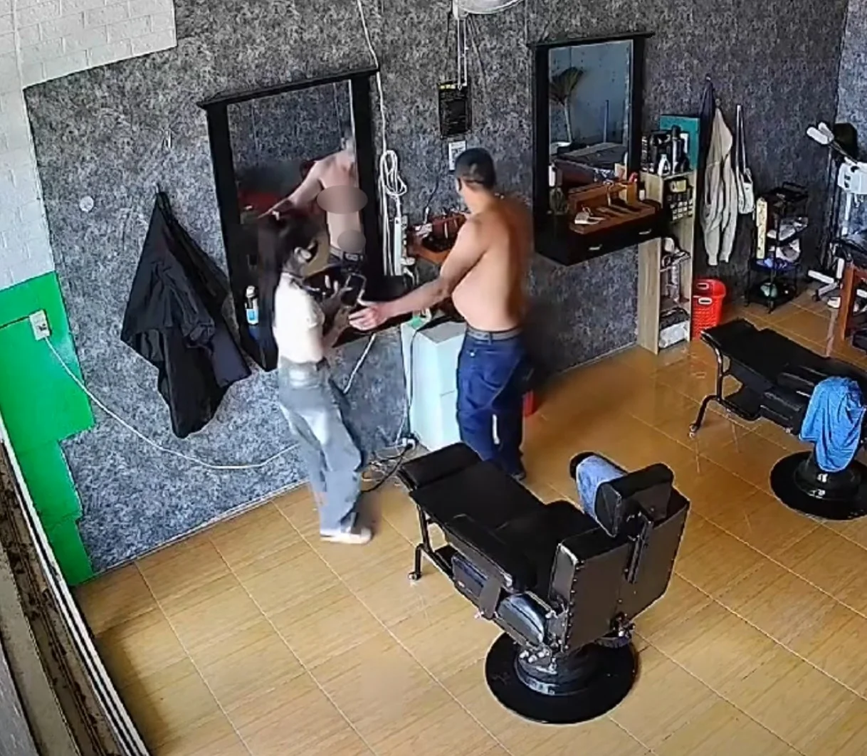 Camera – Tiệm cắt tóc hót nhất lúc này