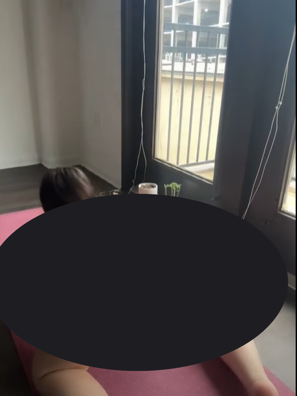 tư thế vừa lạ…vừa quen…chắc mn thấy nhiều rồi 😂